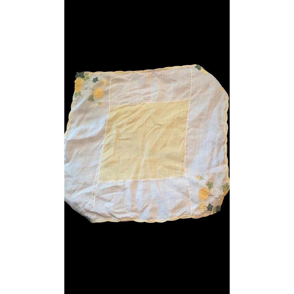 Vintage Yellow Floral Applique Tablecloth and 4 Napkins Set White Yellow 33x34‎